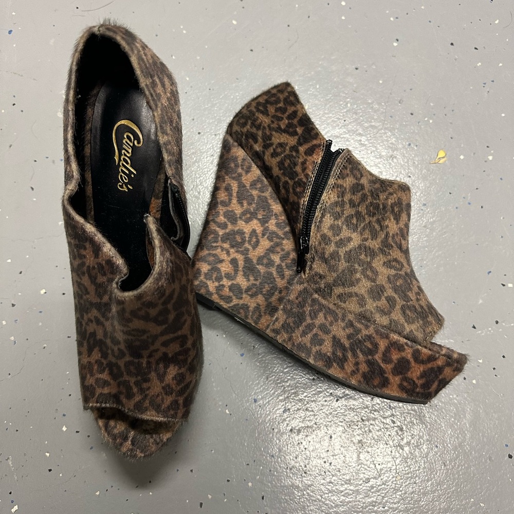 Candie’s wedges leopard print